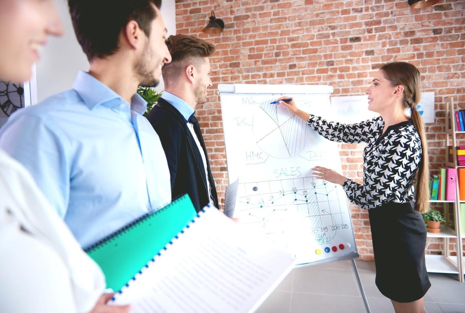 Networking de emprendedores en evento de startups